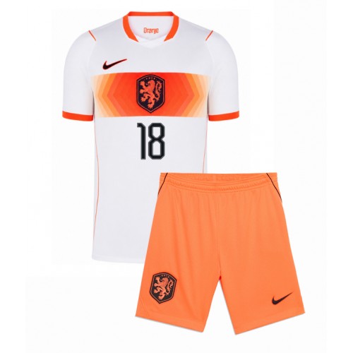 Nederländerna Donyell Malen #18 Replika Bortatröja Barn VM 2026 Kortärmad (+ Korta byxor)